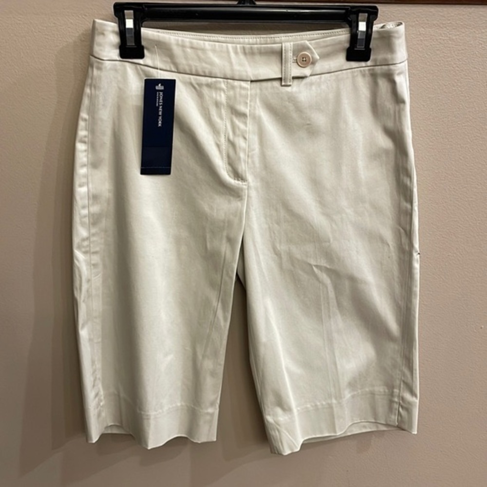 NWT Jones New York Signature Bermuda STRETCH Shorts stone color size 4
